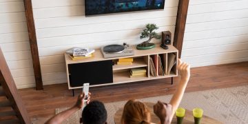 Streaming, TV paga e o custo do entretenimento: por que a conta mensal do brasileiro cresceu mais rápido do que o catálogo