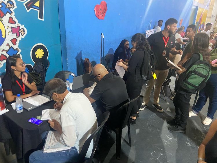 Arte Salva Vidas promove feirão com 500 vagas de empregos, estágio e menor aprendiz