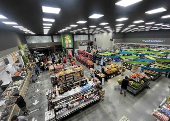 Prezunic oferece 60 vagas de emprego para pessoas 50+