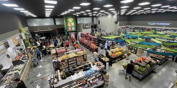 Prezunic oferece 60 vagas de emprego para pessoas 50+