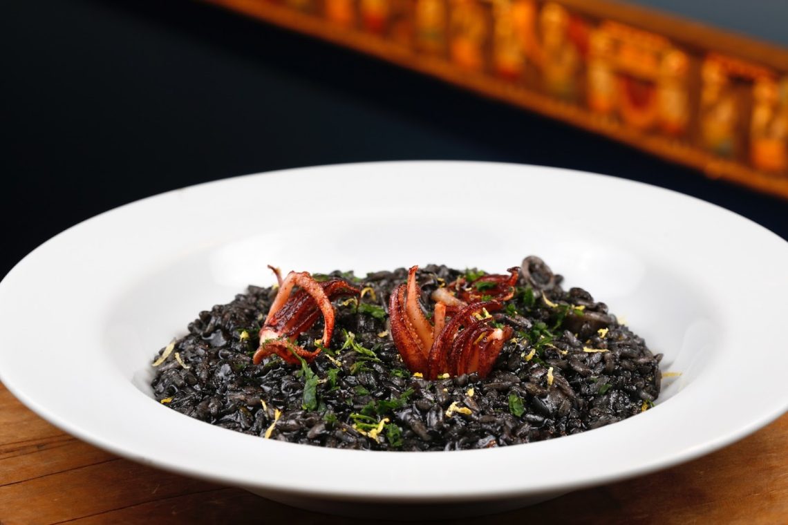 Risoto de Lula al Nero - Zuza Fish Bar