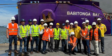 Integrantes do Núcleo de Comércio Exterior e Logística da Associação Empresarial de São Francisco do Sul durante visita técnica à embarcação Babitonga Bay. | Foto: Divulgação