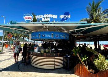 Nestlé ativa quiosque temático em Copacabana e reforça a orla carioca como palco de experiências de marca
