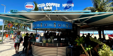 Nestlé ativa quiosque temático em Copacabana e reforça a orla carioca como palco de experiências de marca
