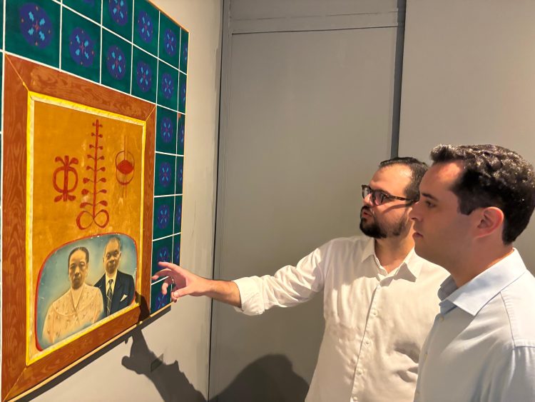 Prefeito Eduardo Cavaliere visita Galeria Scenarium e destaca obra de artista carioca no Polo Novo Rio Antigo