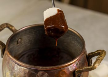 Loire Bistrô abre temporada de fondue na Barra da Tijuca