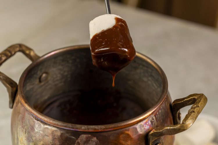 Loire Bistrô abre temporada de fondue na Barra da Tijuca