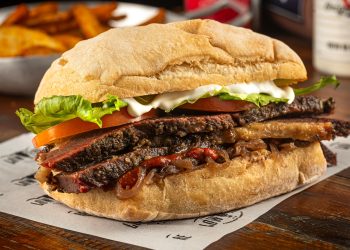 Low Fire Smokehouse - Steak Sandwich - Foto: Tomás Vélez