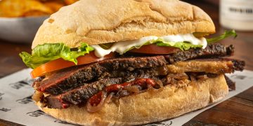 Low Fire Smokehouse - Steak Sandwich - Foto: Tomás Vélez