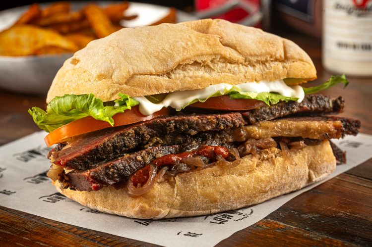 Low Fire Smokehouse - Steak Sandwich - Foto: Tomás Vélez