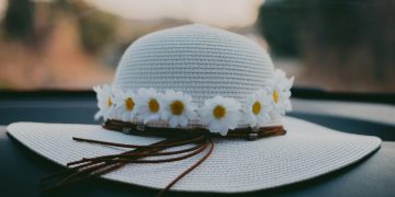 Chapéus personalizados se tornam opção prática para ações promocionais e eventos