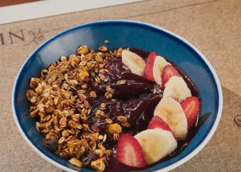 Cardin - Açai com Frutas e Granolas