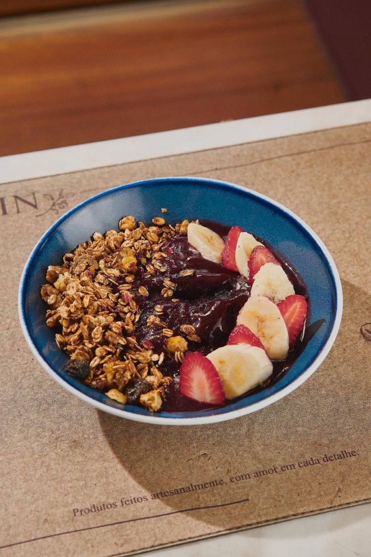 Cardin - Açai com Frutas e Granolas