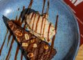 Satay Bar - Brownie de Chocolate com Amendoim - Foto: Tomas Rangel