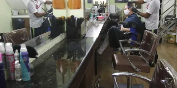 Setor de serviços recua em março