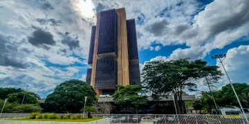 juros altos pressionam a economia