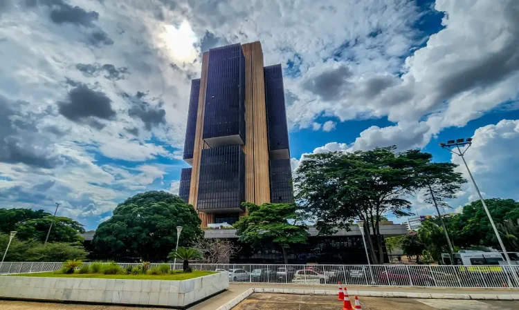 juros altos pressionam a economia