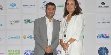 Pablo Morbis, CEO do Grupo Cataratas e presidente do Conselho do Sindepat, e Carolina Negri, presidente executiva do Sindepat/ Foto: Divulgação: Alexandre Campbell