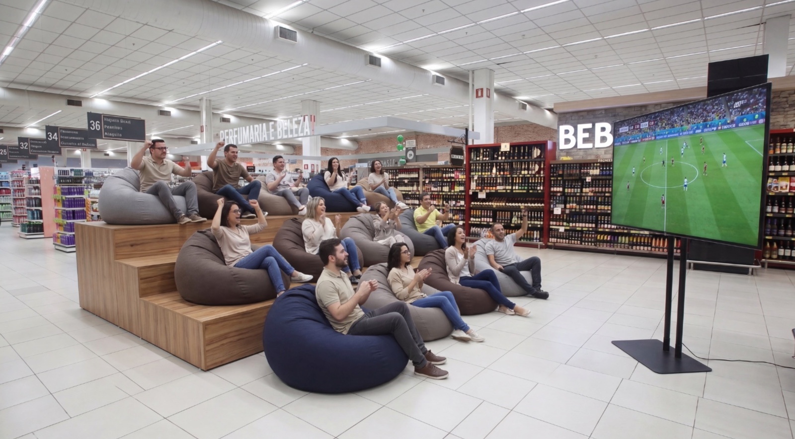 Copa do Mundo reforça consumo voltado à convivência e inspira experiências nas lojas do Grupo Uni-X