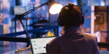 Com mudanças no algoritmo, uso de IA em blogs exige mais estratégia e qualidade