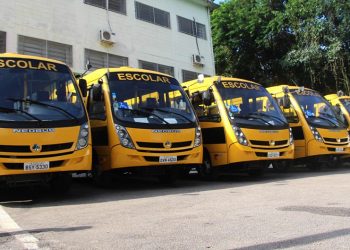 ônibus escolares