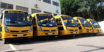 ônibus escolares