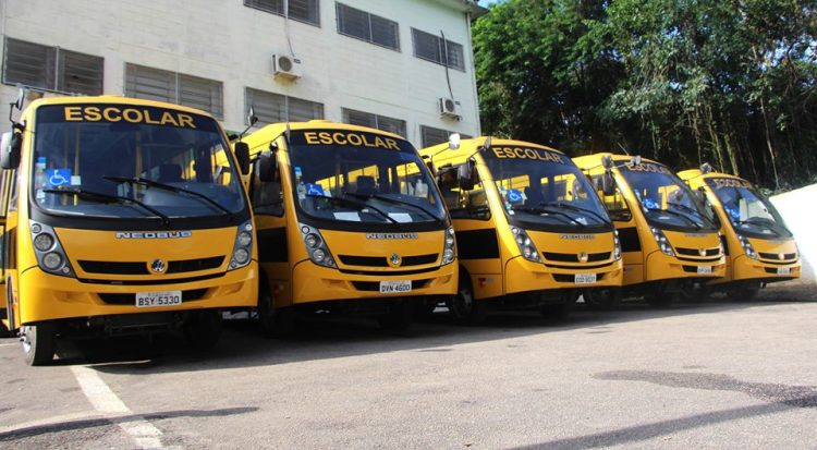 ônibus escolares