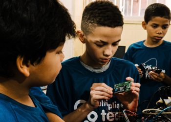 Multiplique o Bem Tech amplia acesso à tecnologia e inovação em escolas públicas do Rio de Janeiro