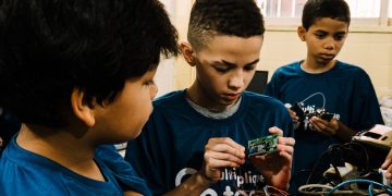 Multiplique o Bem Tech amplia acesso à tecnologia e inovação em escolas públicas do Rio de Janeiro