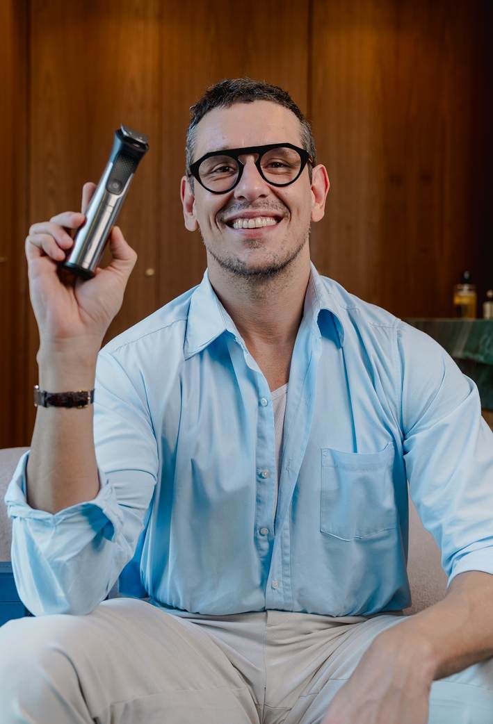 Philips une comportamento e tecnologia para lançar novo aparador de pelos em campanha estrelada por João Vicente de Castro