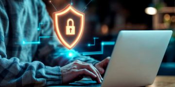 Com equipes reduzidas no meio do ano, empresas ampliam atenção à proteção de informações sensíveis, propriedade intelectual e projetos de inteligência artificial