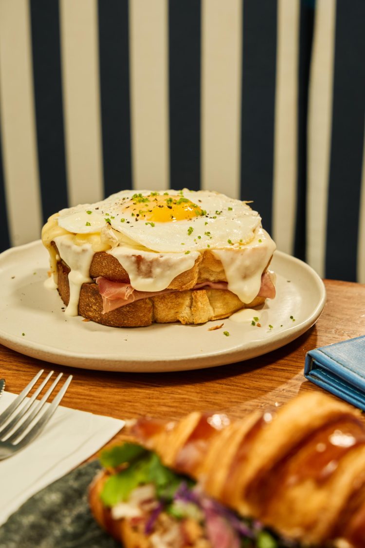 Berries Brunch & Bistrô - Croque Madame Prime - Foto: Pedro Gelio