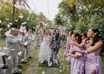 Comemoração recem casados e amigos