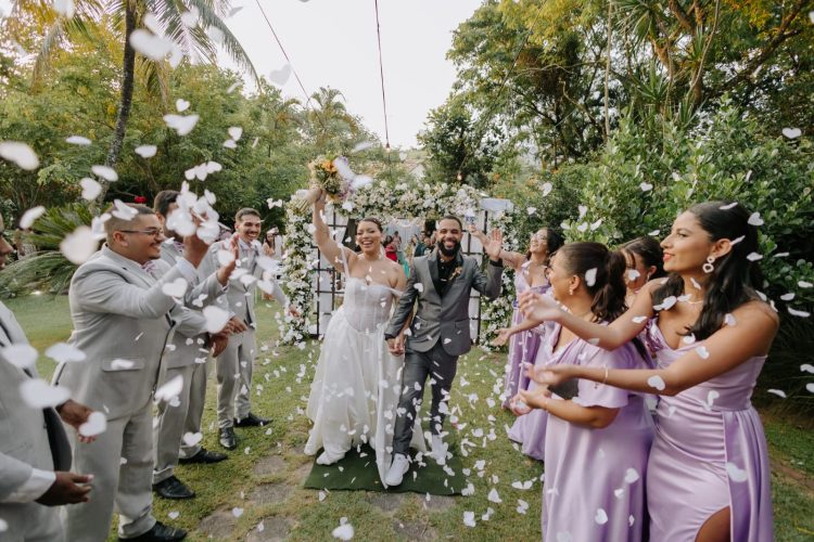 Comemoração recem casados e amigos
