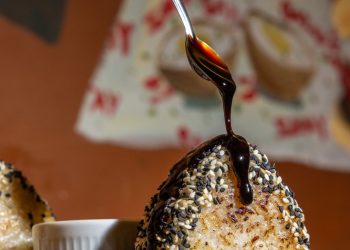 Satay cria Festival de Onigiri e transforma clientes em curadores do cardápio