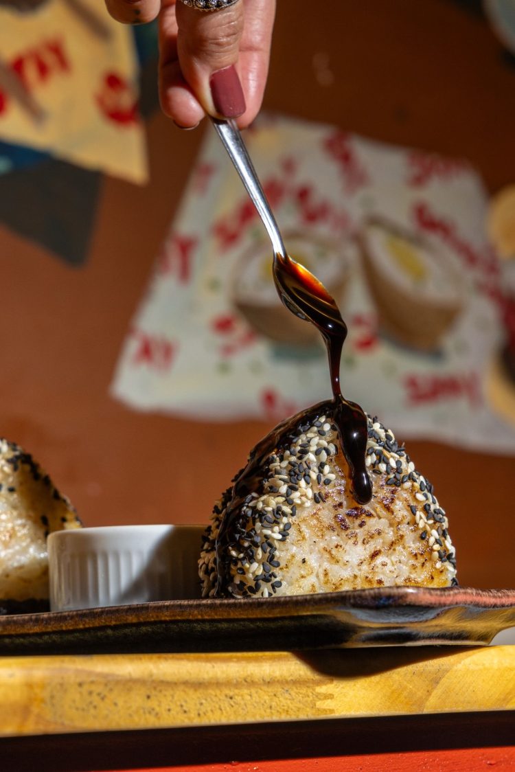 Satay cria Festival de Onigiri e transforma clientes em curadores do cardápio