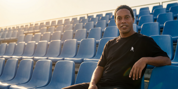 Ronaldinho Gaúcho lança marca de moda em parceria com a Momentus Fashion Company