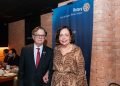 Angela Riccomi, presidente do Rotary Club e seu esposo