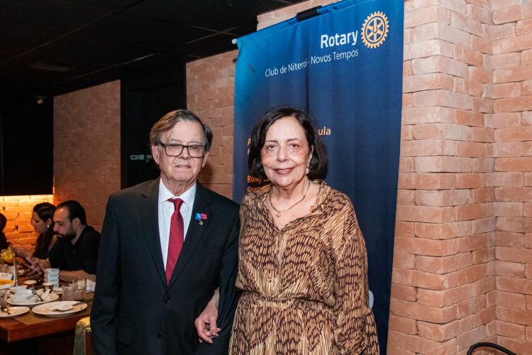Angela Riccomi, presidente do Rotary Club e seu esposo