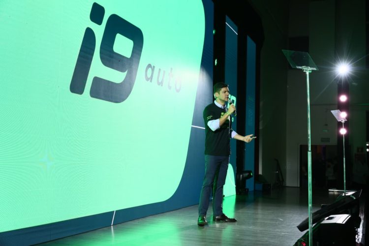 CEO de Omni&Co, Heverton Peixoto, em apresentação da nova marca, i9 auto