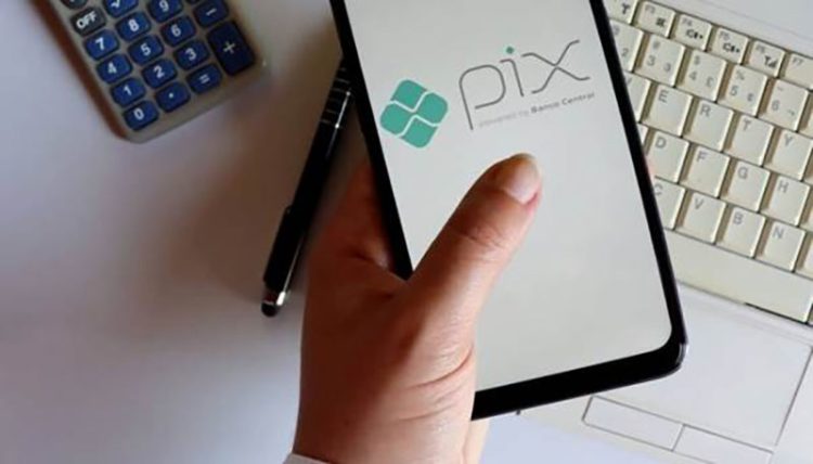 Elo e FutebolCard levam Pix por biometria à compra de ingressos esportivos