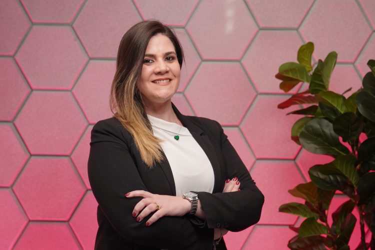 Divulgação: Akad Seguros Priscila Araujo, gerente de E&O e Property da Akad Seguros.