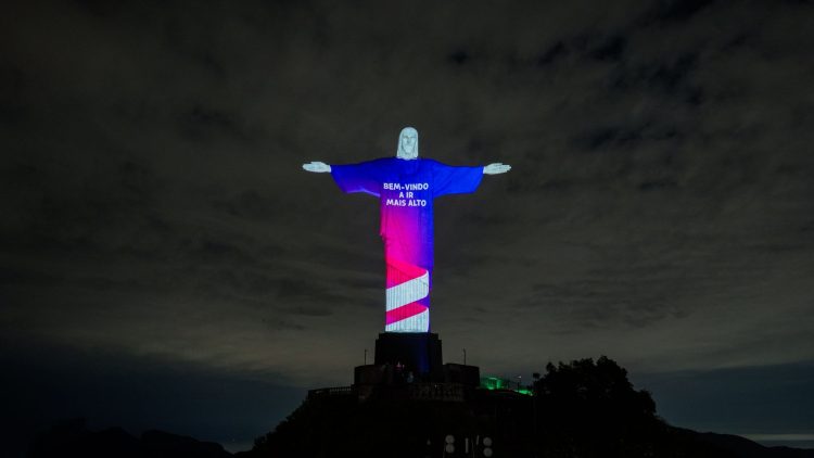 “Bem-vindo a ir mais alto”: LATAM leva sua nova assinatura global de marca ao Cristo Redentor