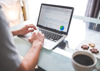 SEO, GEO e Google Ads: como dividir a presença da sua empresa entre busca, IA e anúncio
