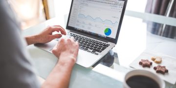 SEO, GEO e Google Ads: como dividir a presença da sua empresa entre busca, IA e anúncio