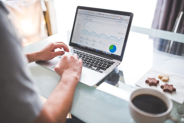 SEO, GEO e Google Ads: como dividir a presença da sua empresa entre busca, IA e anúncio