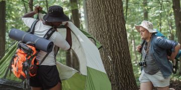 Checklist de acampamento para o verão: o que não pode faltar na mochila