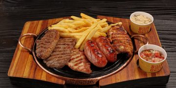 A revolução do churrasco na pedra: Billy The Grill aposta em nova experiência, cortes em bife e pratos compartilháveis