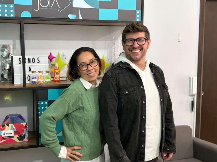 Flavia Morizono, da Joia, e Zéh Barreto, da Mottor