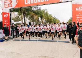 Serra da Mantiqueira doa mais de 23 mil copos de água para corrida contra a fome